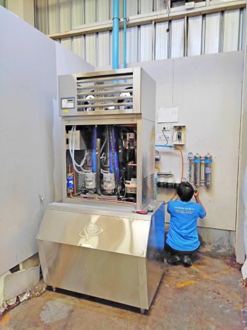 งานติดตั้งเครื่องทำน้ำแข็ง