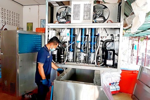 ติดตั้งเครื่องทำน้ำแข็งร้านอาหาร